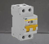 Выключатель автоматический дифференциального тока АВДТ32EM 1P C16 30мА тип AC электромех IEK