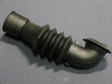 Патрубок от дозатора к баку RBH000SA