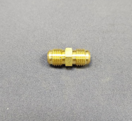 Штуцер М1/4"хМ1/4" SAE U2-4 для труб 1/4" (резьба)