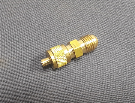 Штуцер 1/4 SAE-1/4 SAE прямой VC-500-15 с золотником и колпачком