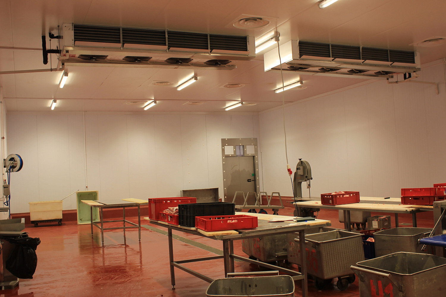 Проектирование систем кондиционирования и холодоснабжения, производство, поставка, проведение монтажных и пусконаладочных работ холодильного оборудования на «Волжском мясокомбинате»