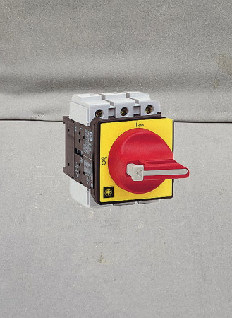 Выключатель-разъединитель 3-пол. 63A дверного монтажа серия Vario