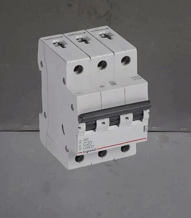 Выключатель автомат. 3-пол. 20А тип С 4,5кА серия RX3 Legrand