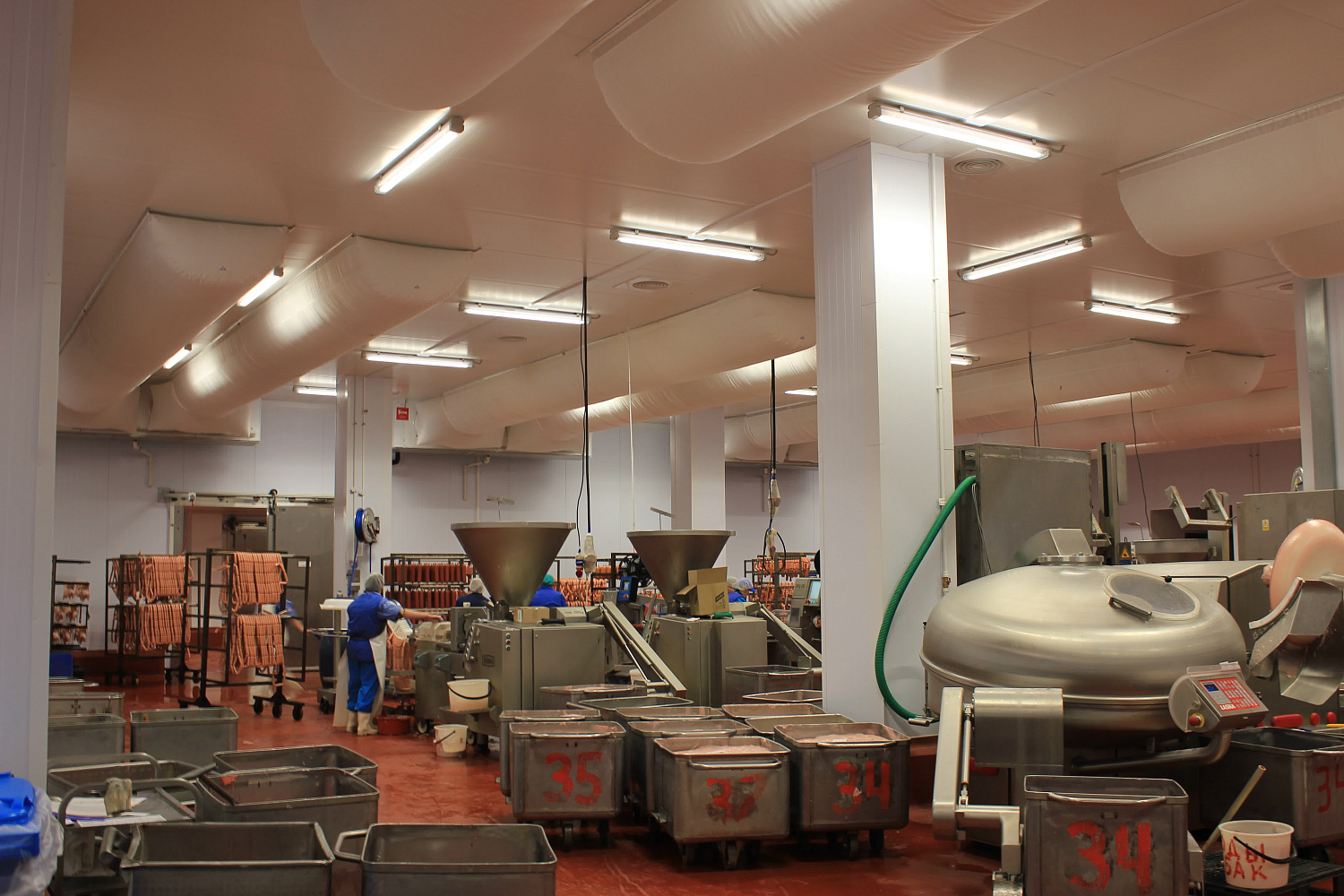 Проектирование систем кондиционирования и холодоснабжения, производство, поставка, проведение монтажных и пусконаладочных работ холодильного оборудования на «Волжском мясокомбинате»